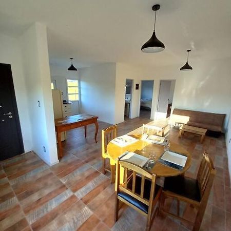 Comoda Casa Con Jardin En Колония-дель-Сакраменто Экстерьер фото