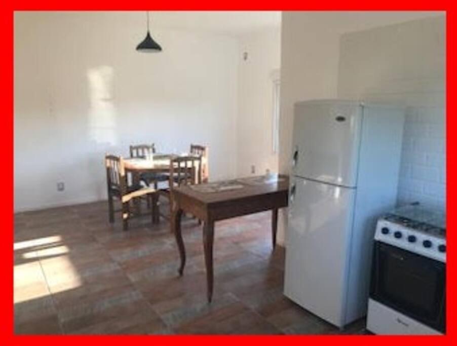 Comoda Casa Con Jardin En Колония-дель-Сакраменто Экстерьер фото