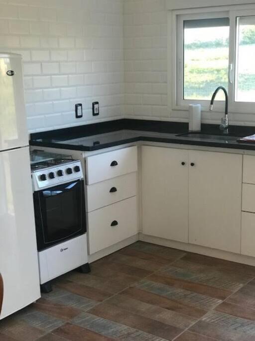 Comoda Casa Con Jardin En Колония-дель-Сакраменто Экстерьер фото