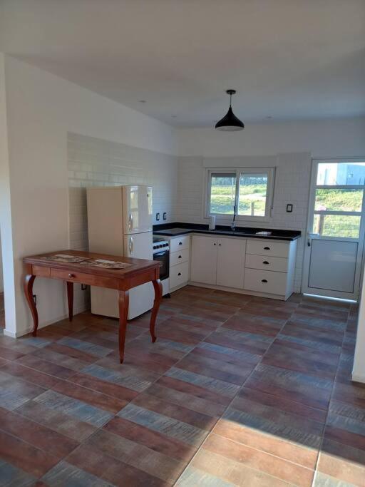 Comoda Casa Con Jardin En Колония-дель-Сакраменто Экстерьер фото