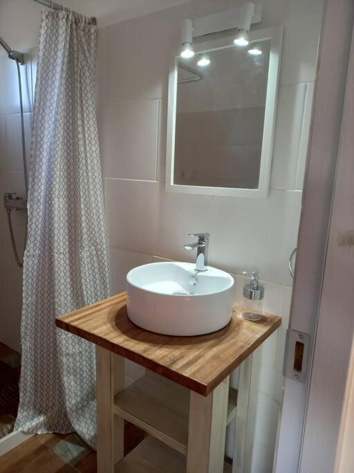 Comoda Casa Con Jardin En Колония-дель-Сакраменто Экстерьер фото