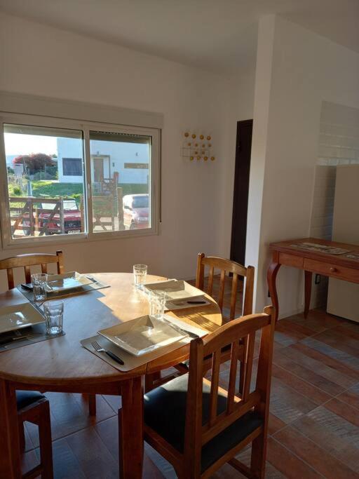 Comoda Casa Con Jardin En Колония-дель-Сакраменто Экстерьер фото