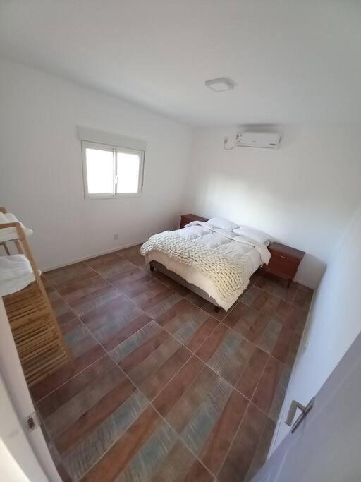 Comoda Casa Con Jardin En Колония-дель-Сакраменто Экстерьер фото