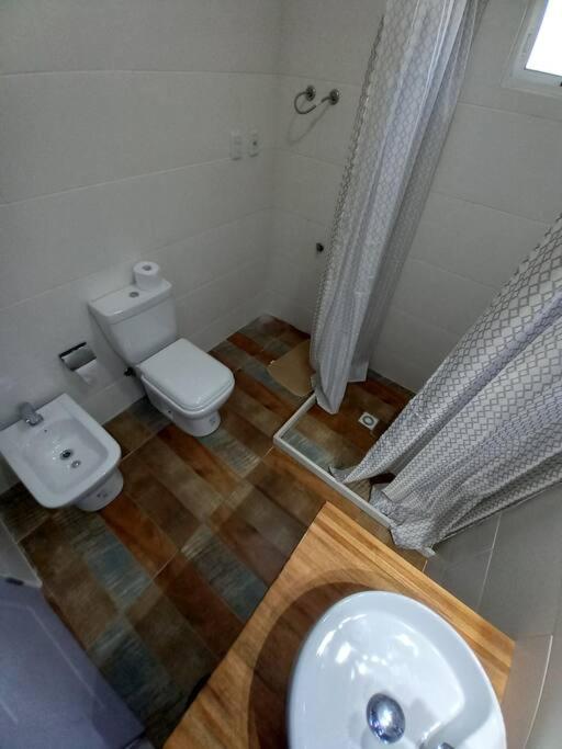Comoda Casa Con Jardin En Колония-дель-Сакраменто Экстерьер фото